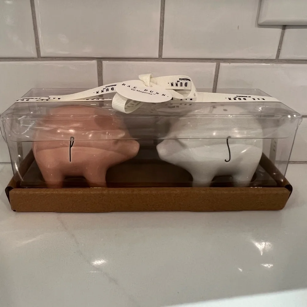 Cute. Rae Dunn. pig. salt and pepper